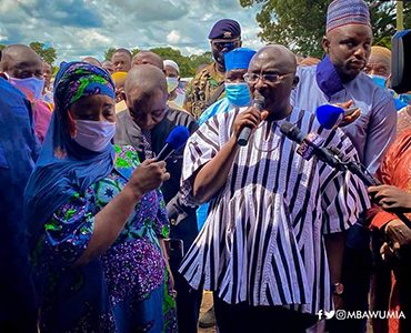 Bawumia donates GH¢100,000, items to flood victims
